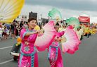 Published on 12/12/2005 图片报道：新西兰圣诞节大游行上受欢迎的法轮功