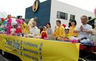 Published on 12/12/2005 图片报道：新西兰圣诞节大游行上受欢迎的法轮功