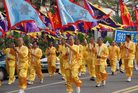 Published on 11/7/2006 悠游港都街头的金龙（图）