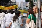 Published on 11/7/2006 悠游港都街头的金龙（图）