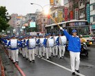 Published on 12/3/2006 法轮功,台湾法轮功学员大游行　揭露中共活摘器官暴行（图）