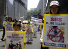 Published on 4/19/2006 香港学员集会促制止屠杀　政界领袖声援全面调查（图）