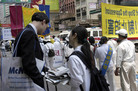 Published on 4/19/2006 香港学员集会促制止屠杀　政界领袖声援全面调查（图）