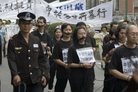 Published on 4/25/2006 台北退党大游行　吁结束对法轮功的迫害（图）