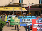 Published on 4/25/2006 马来西亚学员游行　揭露中共盗取器官黑幕（图）