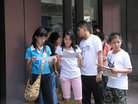 Published on 4/25/2006 马来西亚学员游行　揭露中共盗取器官黑幕（图）