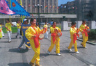 Published on 5/12/2006 秘鲁大法弟子庆祝世界法轮大法日（图）