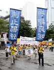 Published on 6/29/2006 香港法轮功学员抗议酷刑犯贾庆林访港（图）