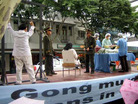 Published on 7/24/2006 澳洲昆士兰法轮功学员市中心游行传真相（图）