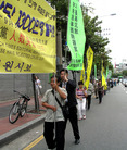 Published on 9/20/2006 美好的乐曲唤醒人们的良知（图）