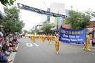 Published on 11/4/2007 法轮功,法轮功学员应邀参加澳洲鱼人节（图）