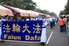 Published on 10/13/2008 法轮功,天国乐团受邀前导台湾冈山篮筐会游行（图）