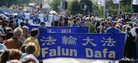 Published on 4/23/2007 荷兰花车盛大游行　欧洲天国乐团导引队伍（图）