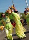 Published on 4/23/2007 荷兰花车盛大游行　欧洲天国乐团导引队伍（图）