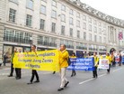 Published on 10/12/2015 法轮功,伦敦游行震撼人心　更多华人明真相 【明慧网】
