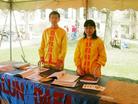 Published on 4/15/2003 爱荷华州立大学维莎游行　近万观众见证大法美好(图)
