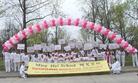 Published on 4/8/2003 筹委会拒绝中使馆无理要求　法轮功学员樱花节再展风采（图）
