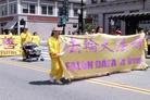Published on 5/4/2003 旧金山湾区学员参加社区游行活动（图）
