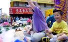 Published on 7/14/2003 法轮功盛大游行　纽约唐人街载歌载舞气象新（图）
