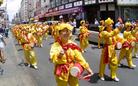 Published on 7/14/2003 法轮功盛大游行　纽约唐人街载歌载舞气象新（图）
