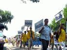 Published on 7/23/2003 图片报道：全球公审江泽民　数千名法轮功学员在美国华府举行盛大游行（二）
