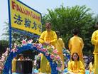 Published on 7/7/2003 图片：美东法轮功学员在华府参加美国国庆游行

