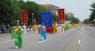 Published on 7/7/2003 图片：美东法轮功学员在华府参加美国国庆游行
