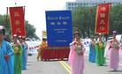 Published on 7/7/2003 图片：美东法轮功学员在华府参加美国国庆游行
