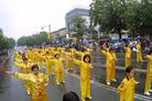 Published on 9/4/2003 纽约大法弟子参加盛大游行　观众赞扬如潮（图）
