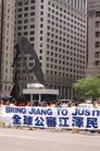 Published on 5/25/2004 千余法轮功学员云集芝加哥　揭露迫害详演真相（图）