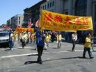 Published on 6/14/2004 纽约法轮功学员应邀参加社区游行（图）
