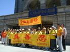 Published on 6/14/2004 纽约法轮功学员应邀参加社区游行（图）

