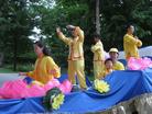 Published on 6/15/2004 大法来到了纽博格市（图）
