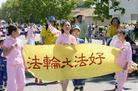 Published on 6/7/2004 加州学员在圣丽安珠市樱花节游行中再展风采（图）
