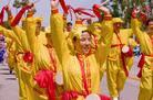 Published on 6/7/2004 加州学员在圣丽安珠市樱花节游行中再展风采（图）
