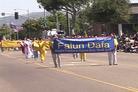 Published on 7/1/2004 洛杉矶法轮功学员参加隆坡克市花季游行获奖（图）
