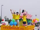 Published on 7/15/2004 图片报道：俄亥俄州学员参加“独立日”游行

