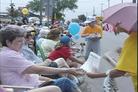Published on 7/21/2004 密西根州大法弟子荣获芳明顿坡市游行表演奖冠军（图）
