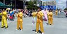 Published on 7/6/2004 美国独立日游行　西雅图周边城市喜迎大法（图）
