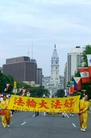 Published on 7/6/2004 法轮功学员参加费城独立节游行（图）
