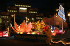 Published on 6/11/2007 波特兰玫瑰节星光游行　法轮大法获奖（图）