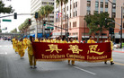 Published on 11/12/2008 法轮功学员参加圣荷西老兵节游行受欢迎（图）