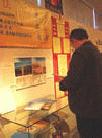 法轮大法图片展在渥太华尼品博物馆吸引众多华人(图)
