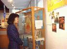法轮大法图片展在渥太华尼品博物馆吸引众多华人(图)
