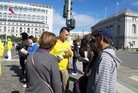 Published on 10/24/2016 法轮功,旧金山市政厅前排出“法轮图形” 【明慧网】