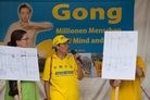 Published on 8/3/2016 法轮功,柏林市中心集会　中国劳教所幸存者揭露迫害 【明慧网】
