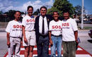 Published on 10/17/2001 “SOS紧急救援”悉尼到布里斯本长途步行(图) 