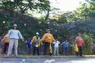 Published on 10/17/2001 有缘千里来相会---日本北线SOS步行纪实(图)