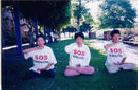 Published on 10/31/2001 环澳紧急救援的学员正在炼功洪法