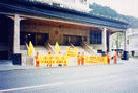 Published on 10/9/2001 与外长(前排左四)及外交事务大臣合影